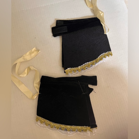 Sexy madam musketeer costume! Hat and boot cuffs included! - Picture 9 of 14